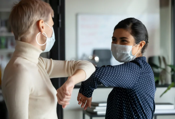 Șeful Pfizer a făcut predicții legate de întoarcerea la o viață normală, fără vestitele reguli de distanțare socialăfoto: Shutterstock