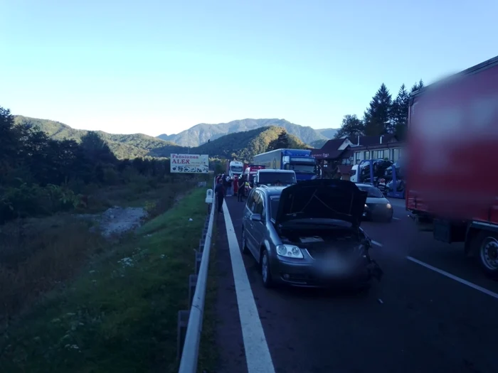 Accident rutier pe Valea Oltului în Cornet - Vâlcea cu trei autoturisme cinci persoane implicate şi un copil de 10 ani rănit Foto Adevărul