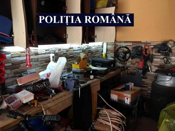 Programe informatice cu ajutorul cărora se modifică indexul contoarelor electrice FOTO Poliţia Română