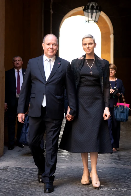Prințesa Charlene și Prințul Albert de Monaco în vizită la Papa Francisc14 jpg