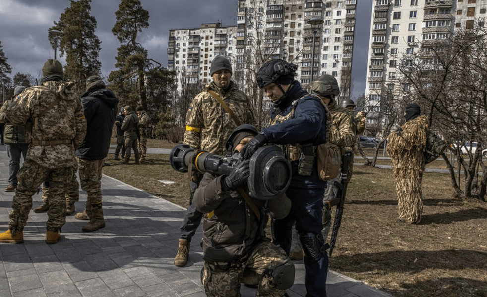 Cine și cât a investit în armata ucraineană. Bugetul de apărare al Rusiei e de cinci ori mai mare decât al Kievului