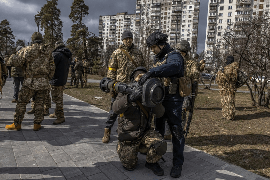 SUA nu ține pasul cu cererea de arme și muniții pentru Ucraina. Oficial american: „Devine tot mai greu!”