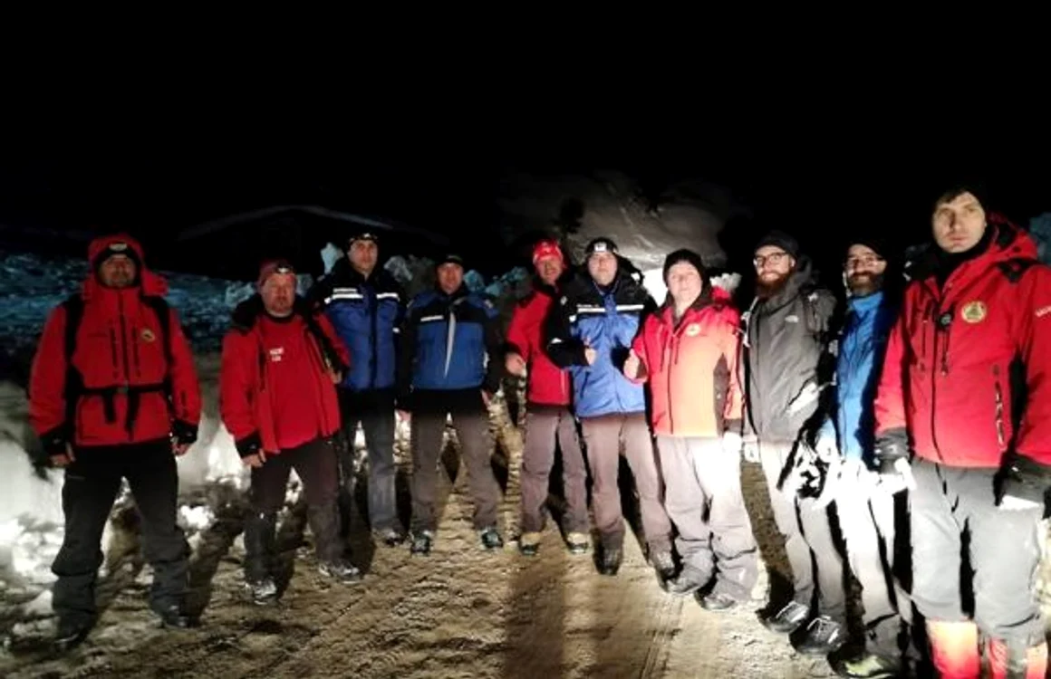 Salvamont Operaţiunea de salvare a unor francezi în PN Cozia Foto Adevarul 