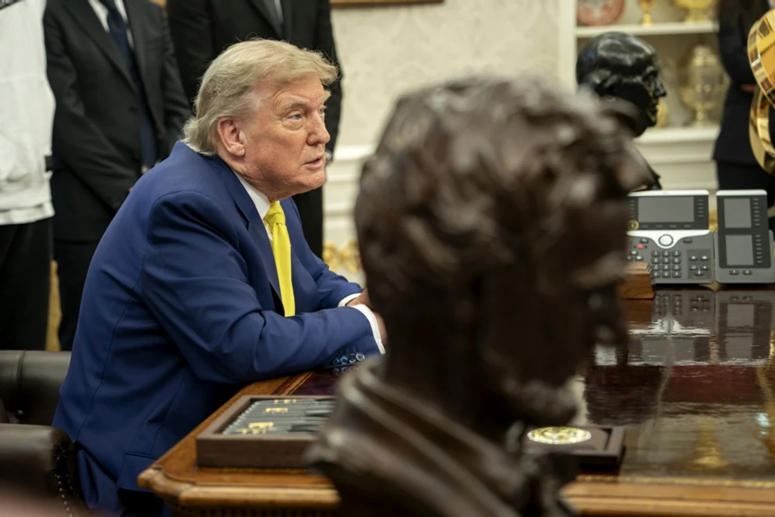 Donald Trump în Biroul Oval FOTO EPA-EFE