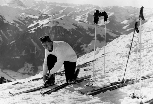 Prințul Karim Aga Kahn IV la schi în Elveția în 1957. FOTO: Getty Images