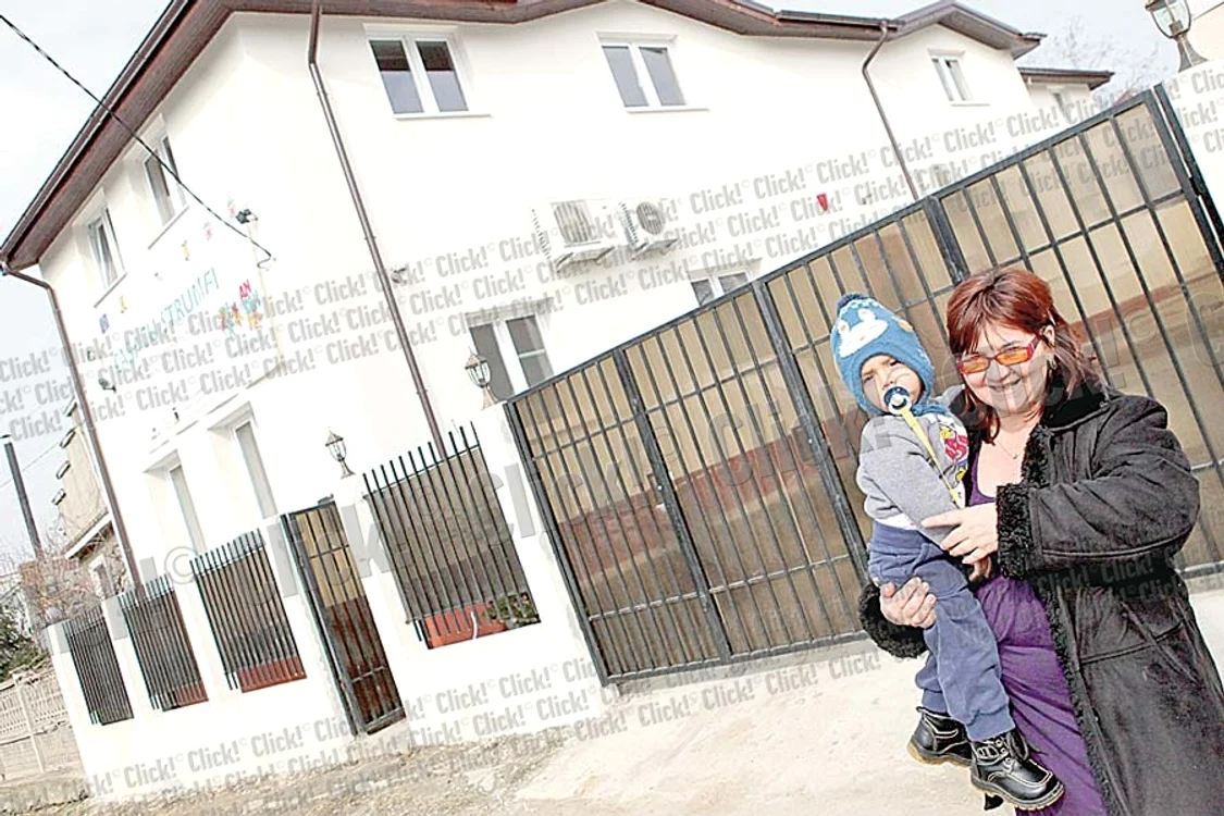 La creşă au fost înscrişi  doar cinci copii, astfel  că fiecare are parte de  câte o îngrijitoare (Fotografii: Sever Gheorghe )