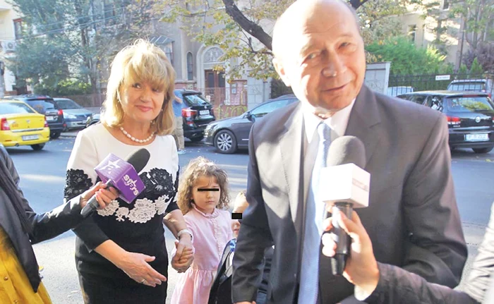 Maria şi Traian Băsescu au avut grijă de nepoţeii cei mari