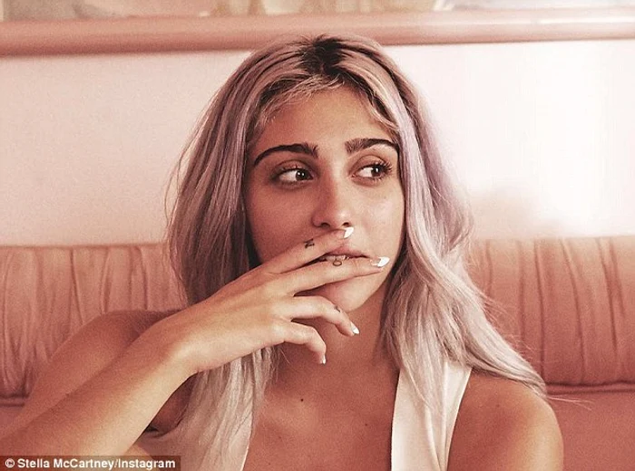 Lourdes Leon (19 de ani) și-a arătat chipul nemachiat în cadrul unei campanii semnate de Stella McCartney