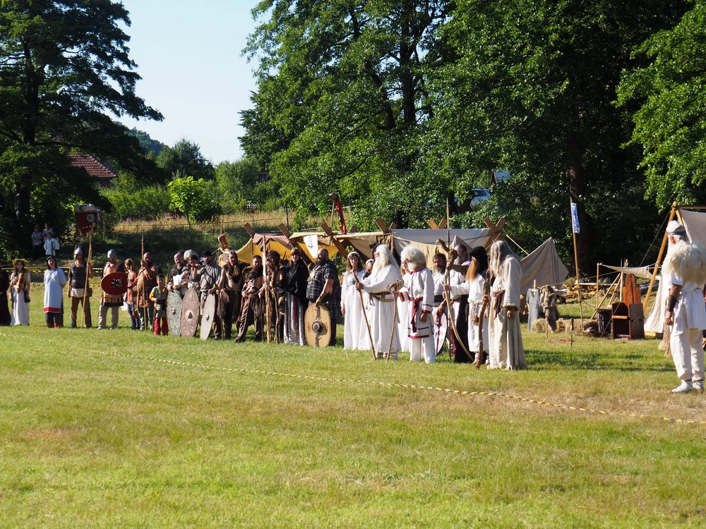 Rareş Demian s-a implicat în organizarea festivalului de reconstituire istorică „Frăţia Lupilor”, de la Costeşti
