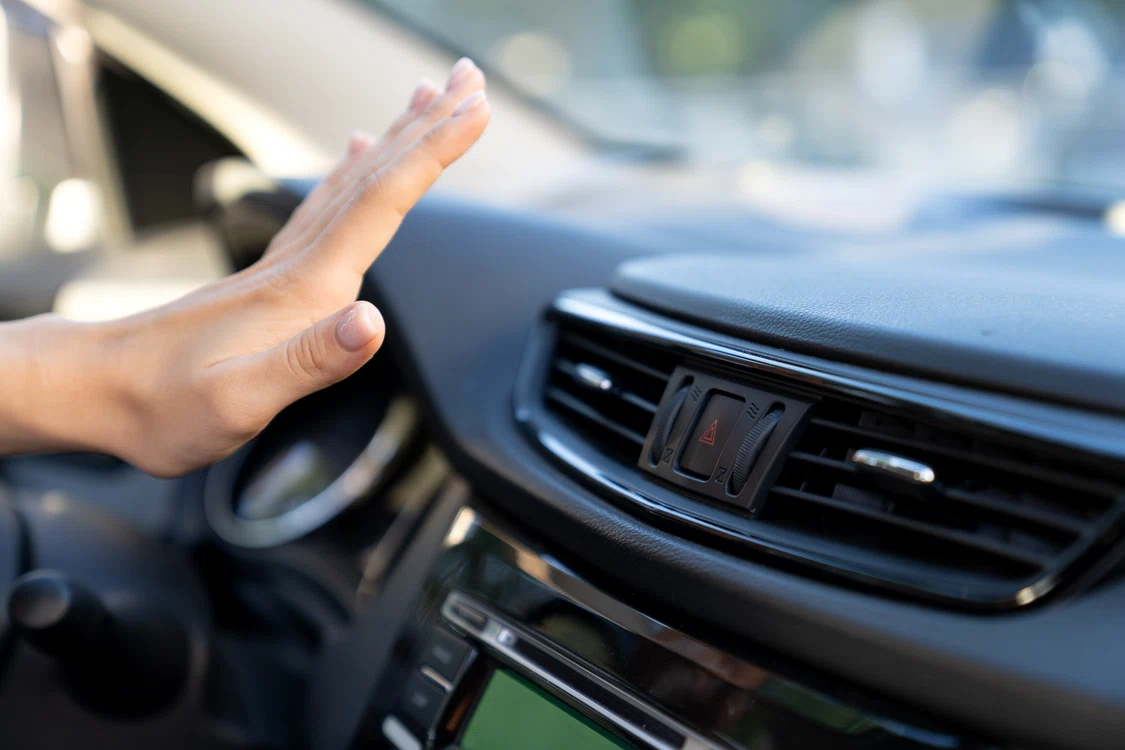 Un angajat al unei reprezentanțe auto a încasat în contul personal 860.000 de lei FOTO Shutterstock
