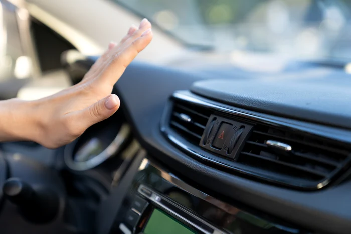 Un angajat al unei reprezentanțe auto a încasat în contul personal 860.000 de lei FOTO Shutterstock