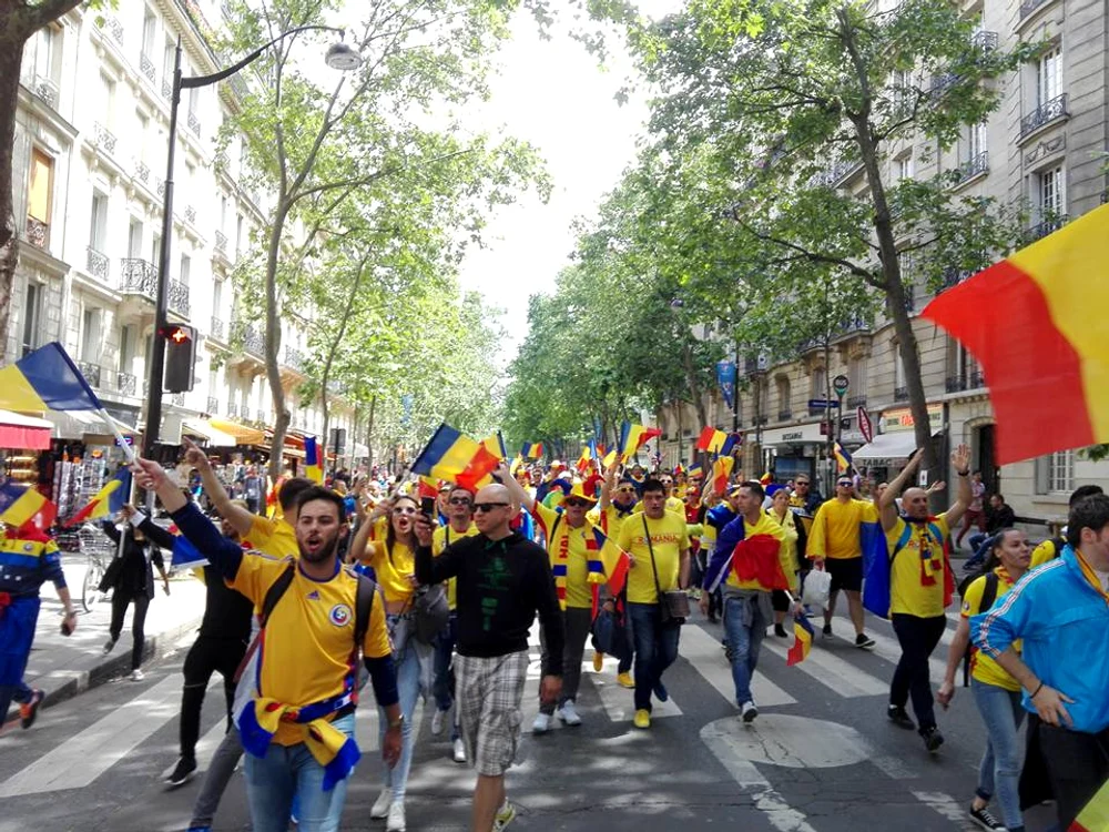 
    Parada românilor a fost aplaudată de fanii celorlalte naţionaleFoto Click!  