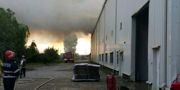 Incendiu la un depozit de arhivare FOTO ISU 