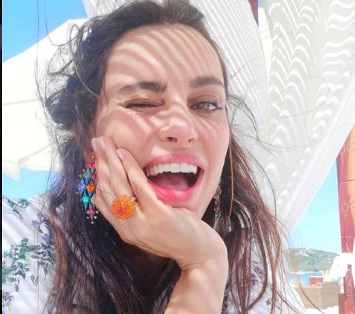 Catrinel Menghia, pictorial sexy Foto Instagram