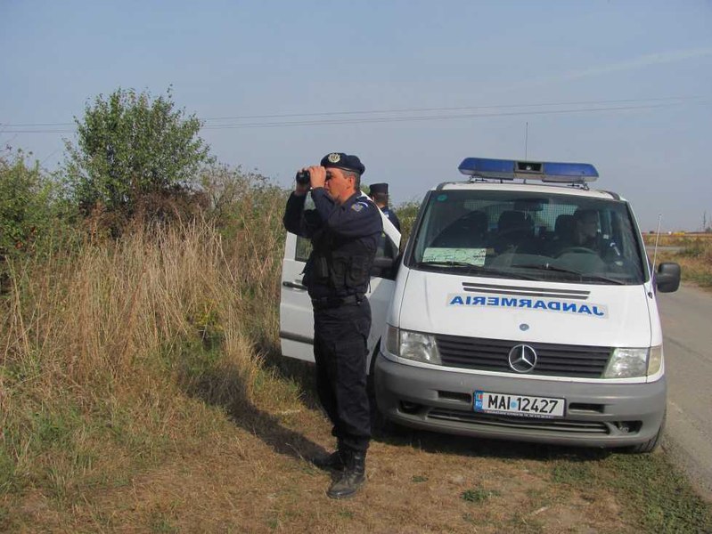 Aproape 20 de transfugi, depistați în remorca unui camion la frontiera cu Bulgaria