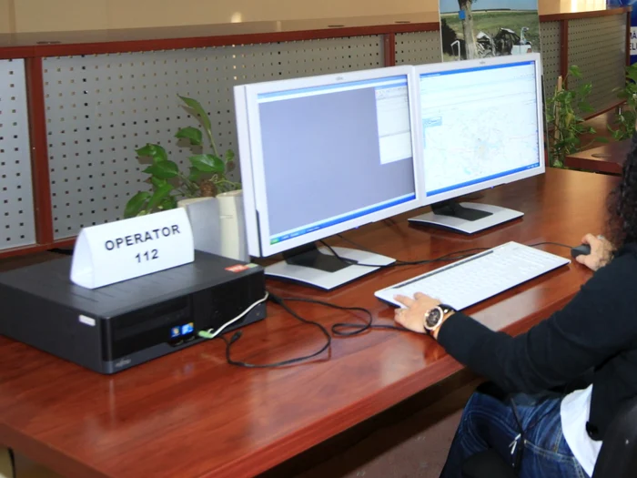 
    Operator la 112foto: arhivă Click!  