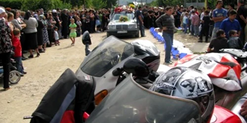 Bacău: Petruţ Sîrbu a fost însoţit pe ultimul drum de 30 de motociclete (UPDATE)