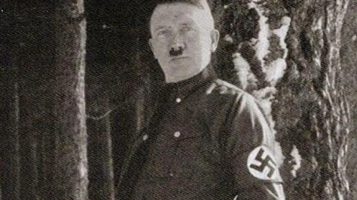 Adolf Hitler, aşa cum nu a mai fost văzut niciodată  Fotografiile pe care Fuhrerul le a interzis jpeg