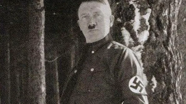 Adolf Hitler, aşa cum nu a mai fost văzut niciodată Fotografiile pe care Fuhrerul le a interzis jpeg