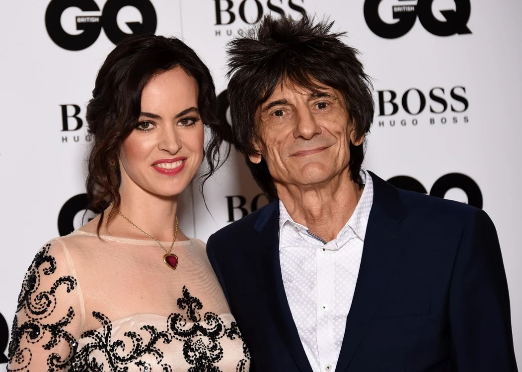 Ronnie Wood şi Sally Humphreys s-au căsătorit în anul 2012, soţia rockerului fiind cu 30 de ani mai mică decât acesta FOTO GettyImages/Gulliver
