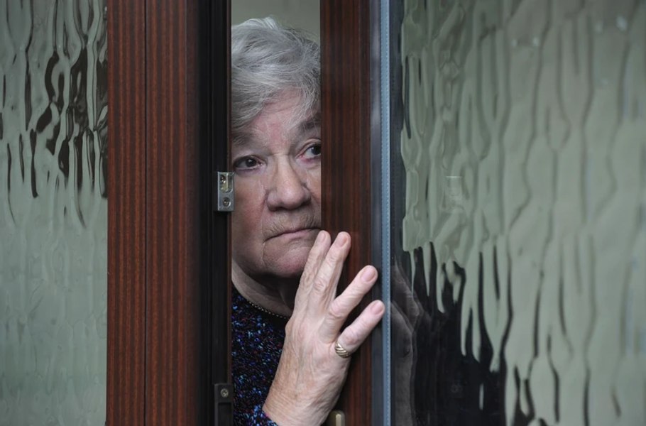 O pensionară este obligată să restituie 60.000 de euro după ce a încasat două pensii simultan, vreme de două decenii