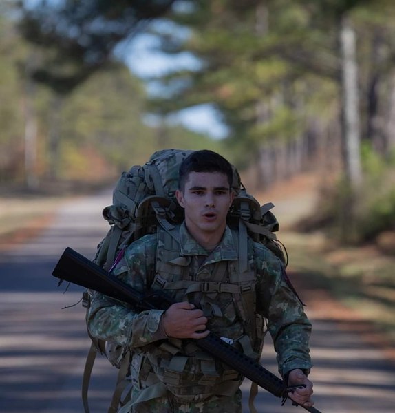 Românul desemnat cel mai bun soldat în SUA. Andrei Chiuraru din Arad a câștigat competiția de la Fort McClellan