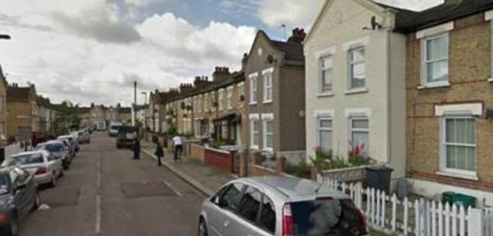 Agresiunea s-a petrecut în plină zi pe şoseaua Wycombe din Londra FOTO Google/Daily Mail