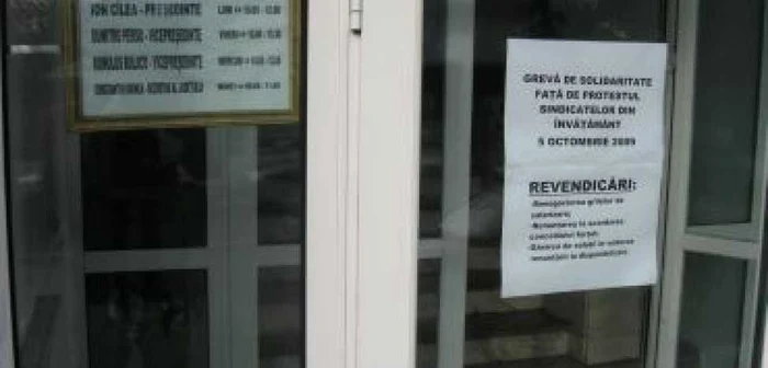 Râmnicu Vâlcea: Judeţul e paralizat de greva bugetarilor