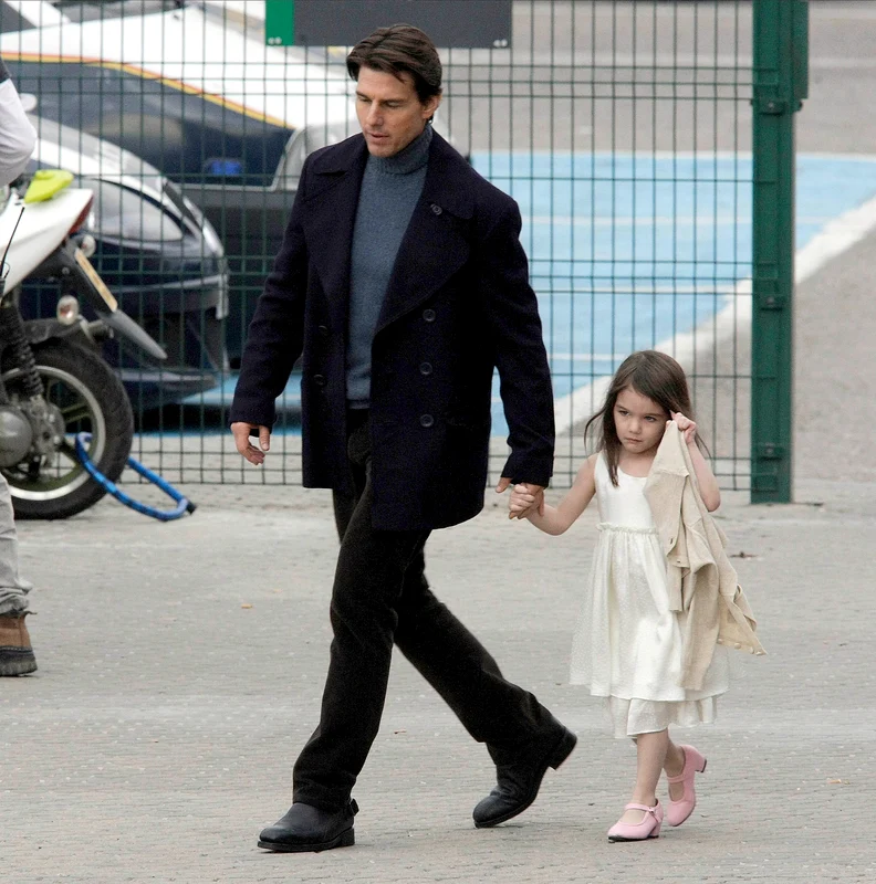 Tom și Suri Cruise, Profimedia