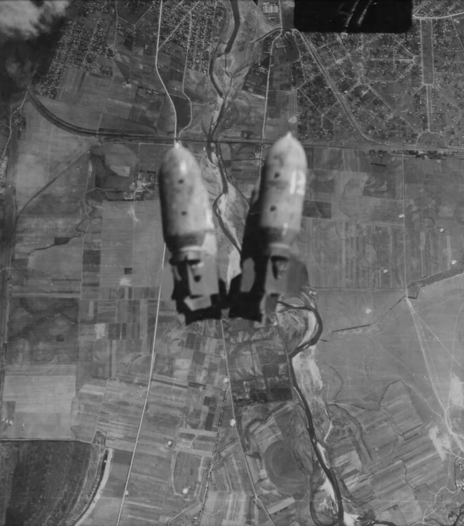 Oradea imagini aeriene din timpul bombardamentelor din 1944.