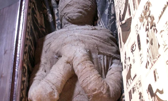 O nouă mumie descoperită în Egipt jpeg
