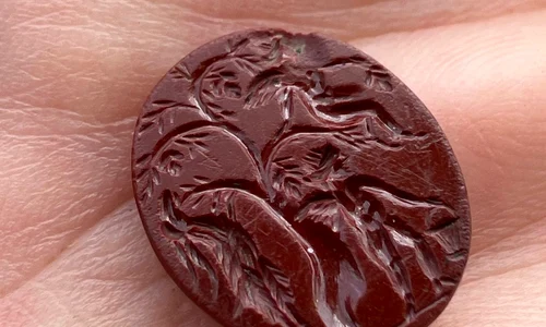 Piatra prețioasă descoperită în fortul roman de la Bremenium (© Elaine Vallack)