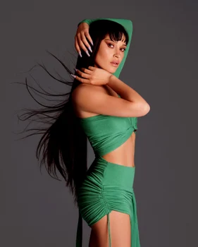 green outfit Irina Rimes (foto Facebook) jpg