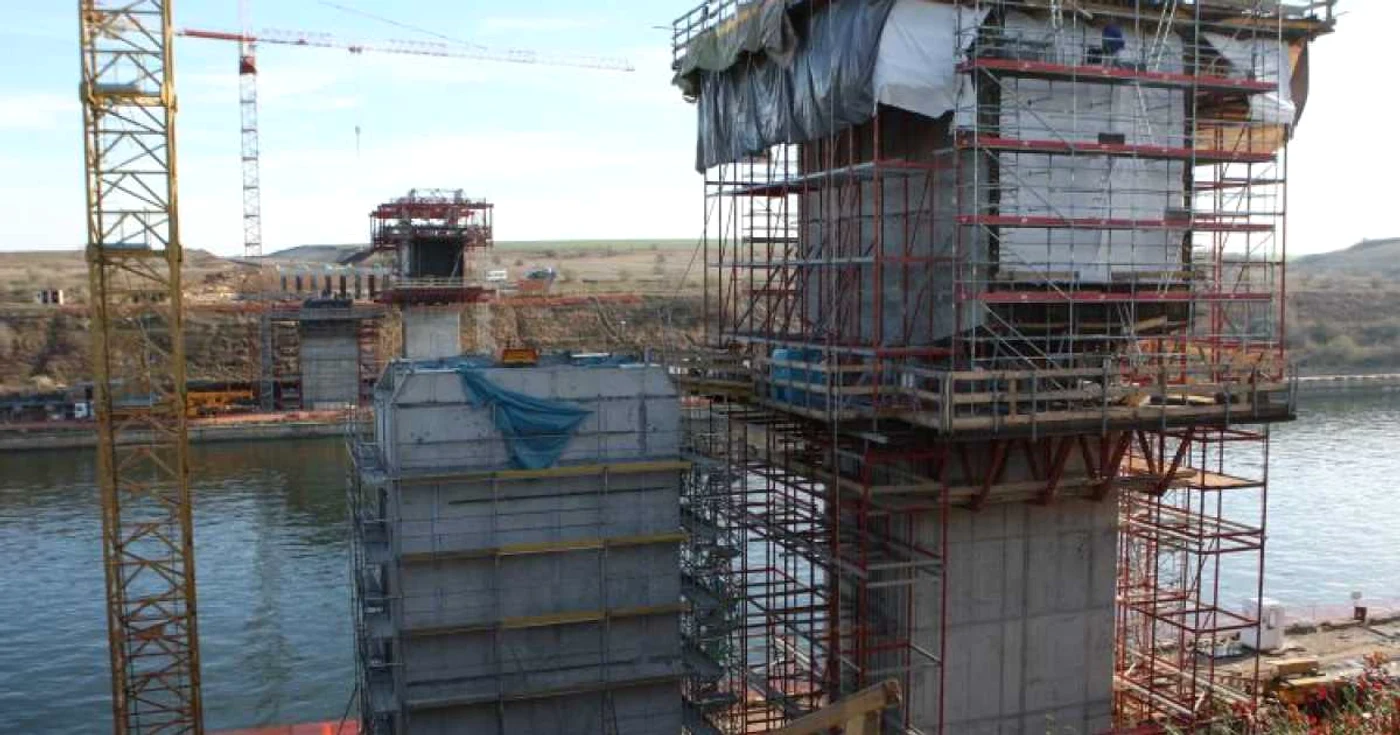 Podul 20 - o construcţie complexă