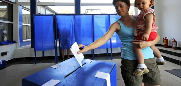 Listele nominale cu românii care au votat la referendumul de pe 29 iulie au ajuns pe masa procurorilor   FOTO: Mediafax