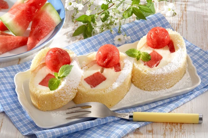 rulada cu pepene si crema de branza jpeg