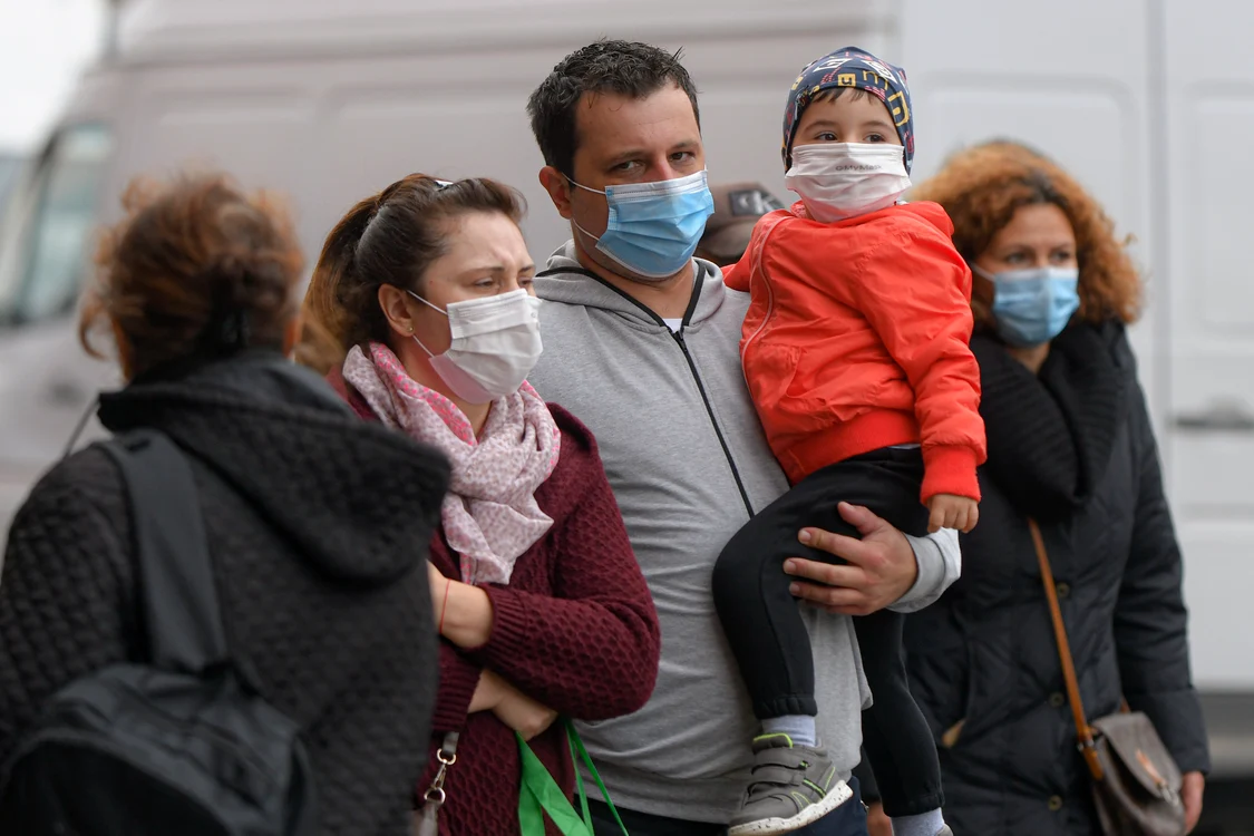 
    Trebuie să ne asumăm că acest an e unul complicat, diferit, și să renunțăm la obiceiurile legate de întâlniri, cumpărături, forfotăFoto: Mediafax  