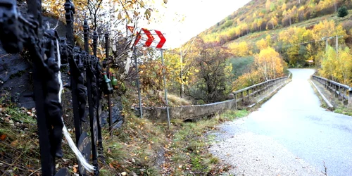 Viaductul peste râul Sibişel. Retezat. FOTO