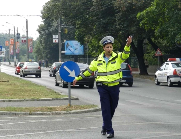 Polițiștii vor dirija circulația în zonele restricționate