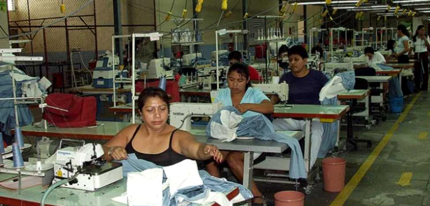 Reprezentanţii croitoriei din Păuleşti nu au putut face dovada plăţii drepturilor salariale pentru toţi angajaţii FOTO Diana Frîncu