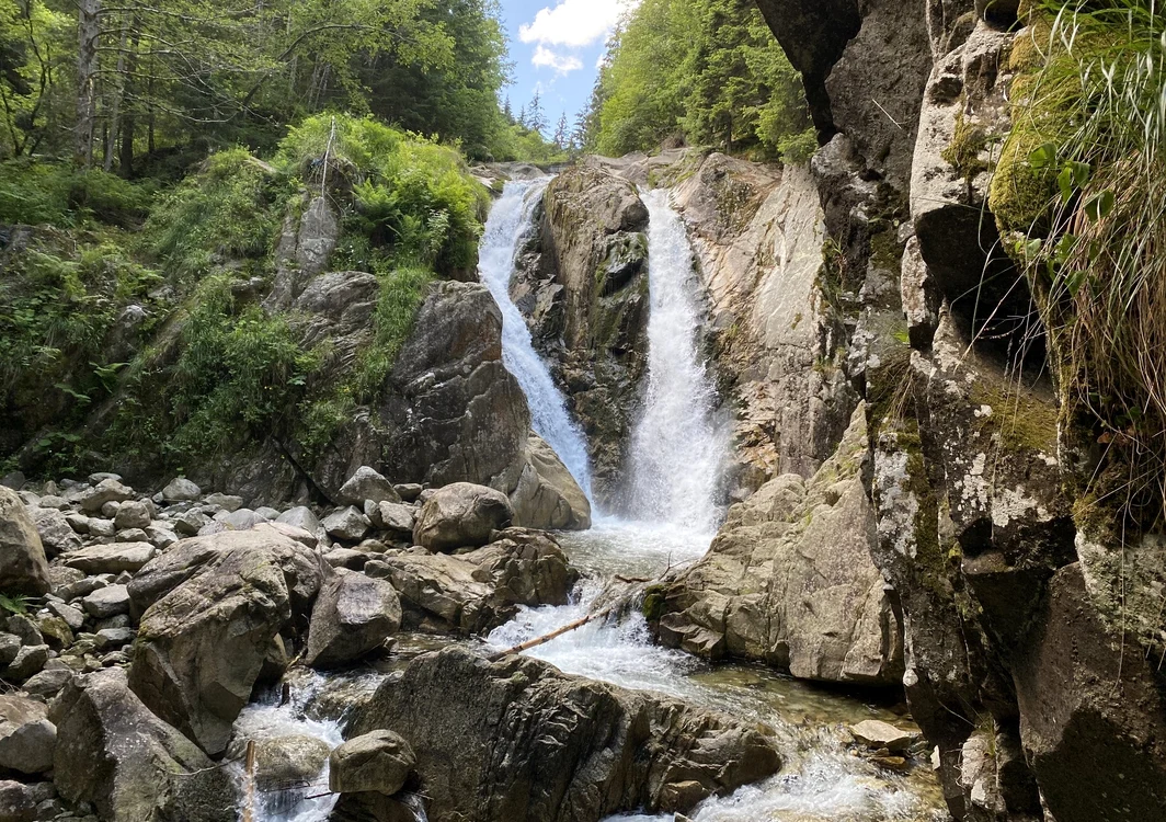 Cascada-Lolaia