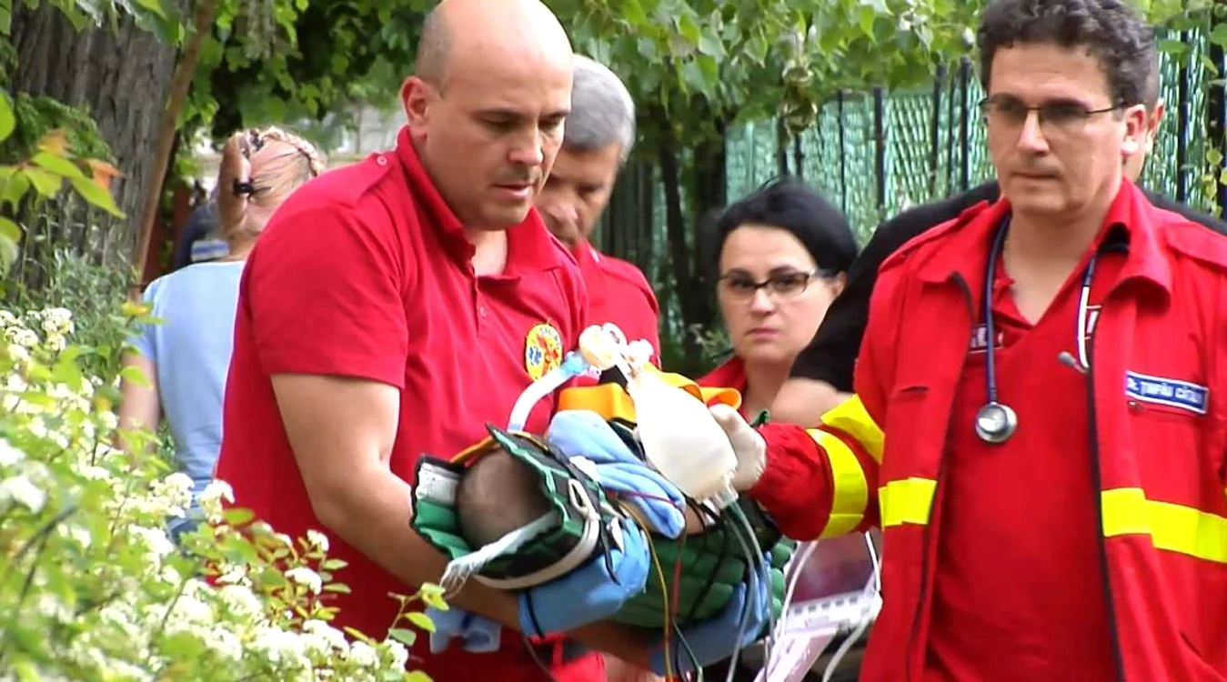 
    Un bebeluș de doar opt luni a fost la un pas de moarteFoto: observator.tv  