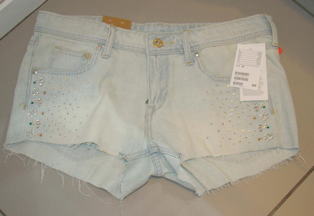 Pantaloni scurţi fete– de la 99 lei la 30 lei Magazin H&M