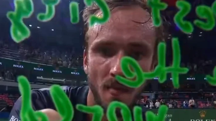 Daniil Medvedev și mesajul scris pe cameră 