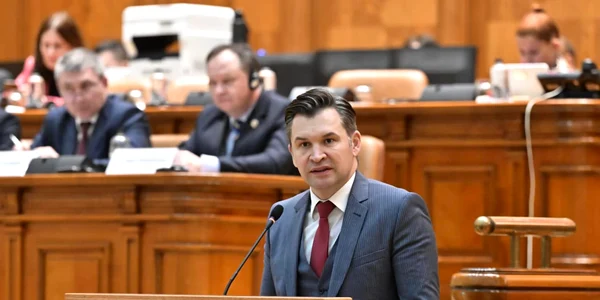 Ionut Stroe la tribuna Camerei Deputatilor FOTO Fb Ionut Stroe jpg