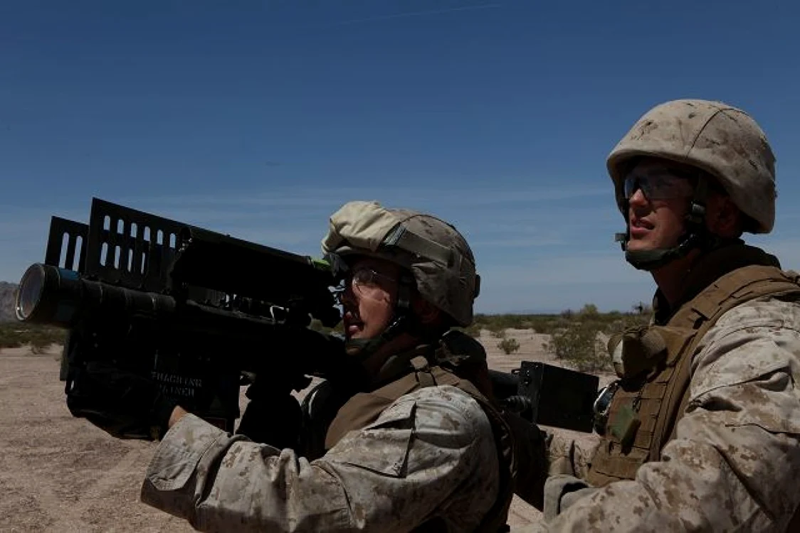 Separatiştii proruşi susţin că ar fi descoperit rachete antiaerene americane de tip FIM-92 Stinger, la Lugansk FOTO armyrecognition.com