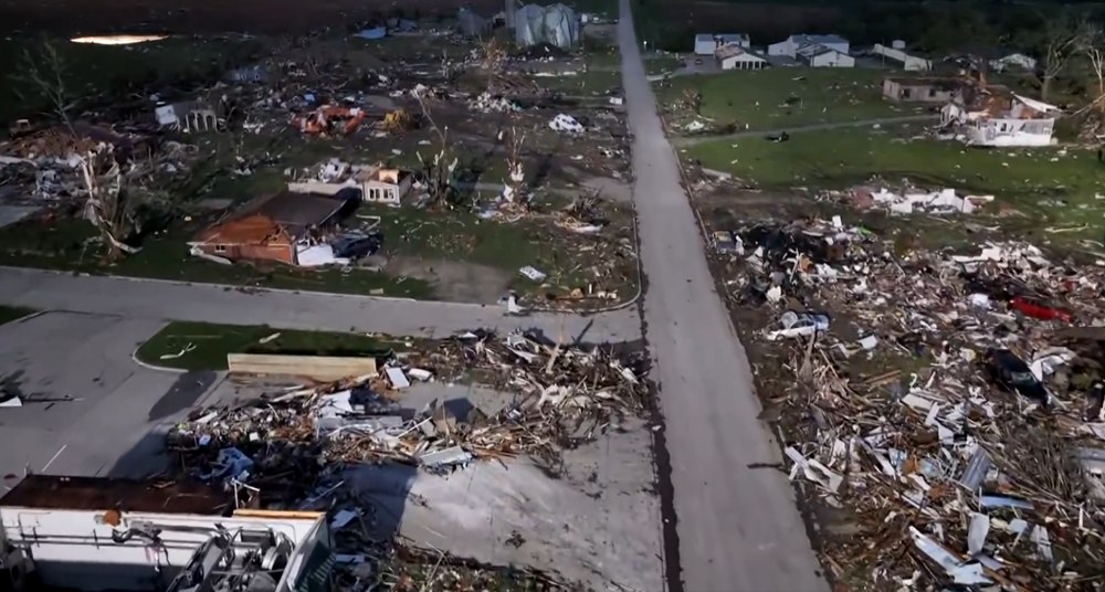 Cel puțin cinci morți și zeci de răniți în urma tornadelor din Iowa. Un orășel a fost devastat VIDEO