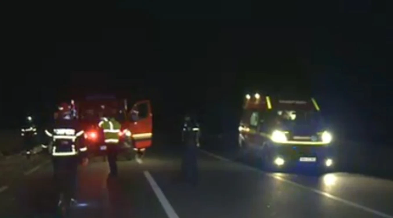 
    Două autobuze s-au ciocnit în apropierea unei localități din ArgeșFoto captură/ Digi 24  
