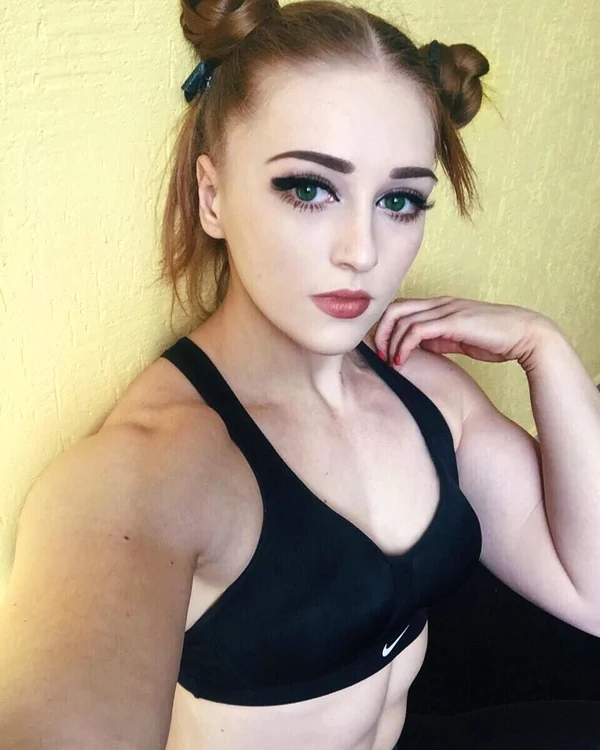 
    Julia Vins face culturism de 8 ani clickpentrufemei.ro  