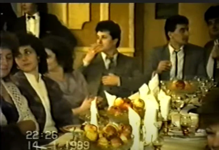 Revelionul ospătarilor din 1989. Sursa foto: captură Youtube